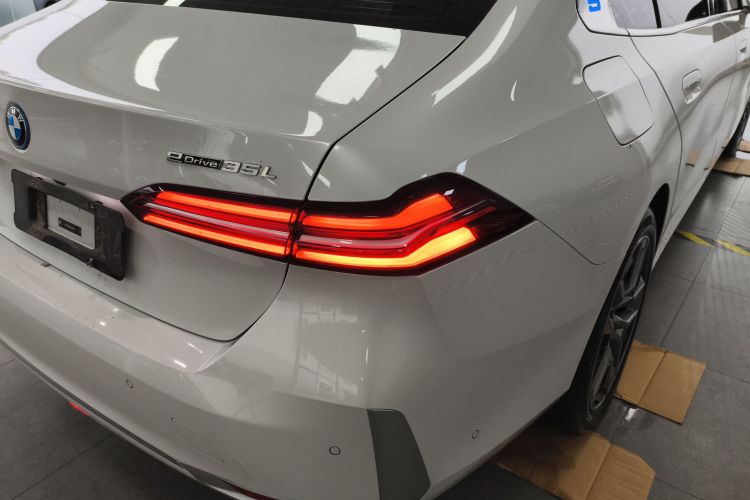 宝马i5 2024款 eDrive 35L  豪华套装车身外观6006