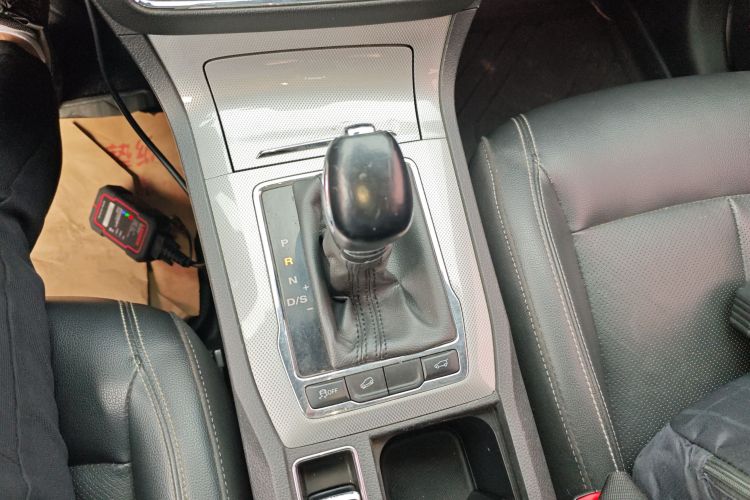 荣威RX5 2016款 30T 两驱自动互联网智享版中控内饰18