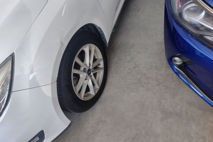 福特 福克斯 2018款 两厢经典 EcoBoost 125 自动超能风尚型智行版车身外观6007