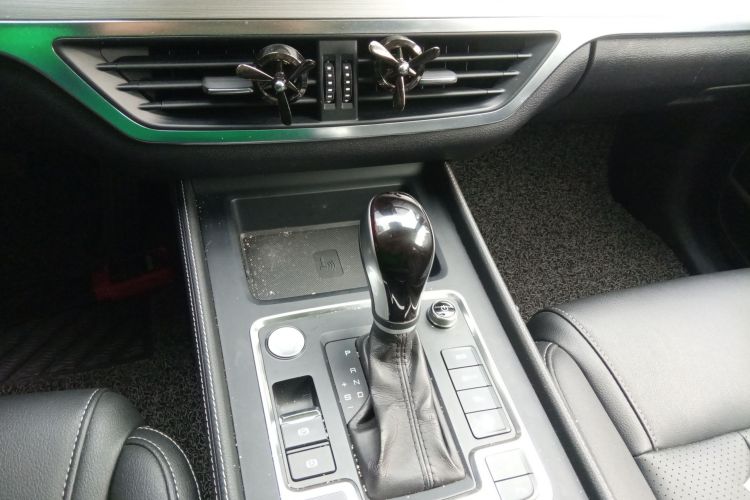 比亚迪 唐 2018款 2.0T 自动智联尊荣型 7座 国V局部细节18