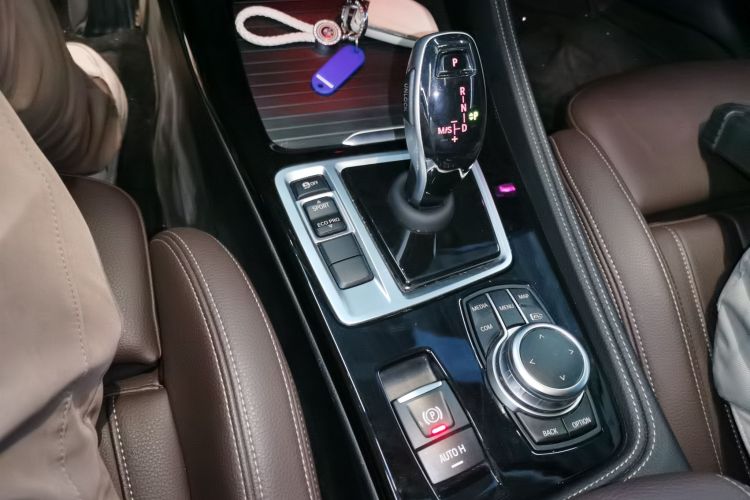 宝马1系 2022款 125i M运动曜夜版中控内饰18