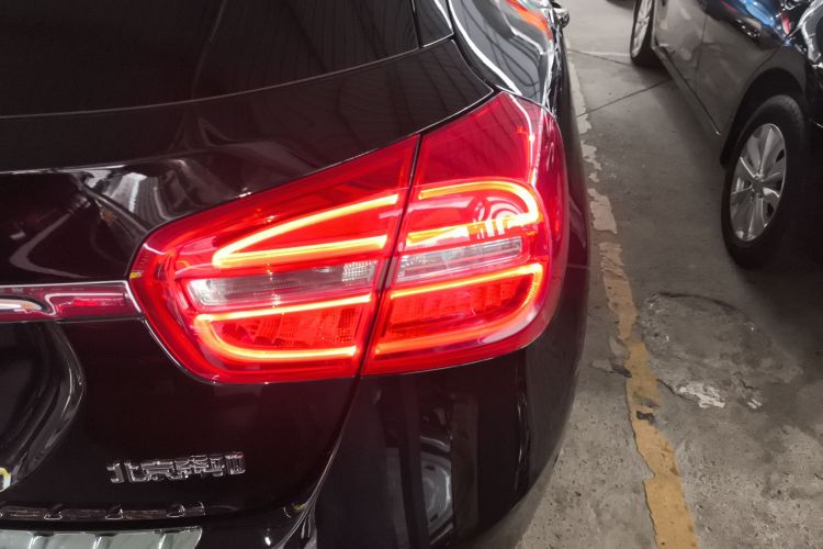 奔驰GLA 2016款 GLA 200 时尚型车身外观9