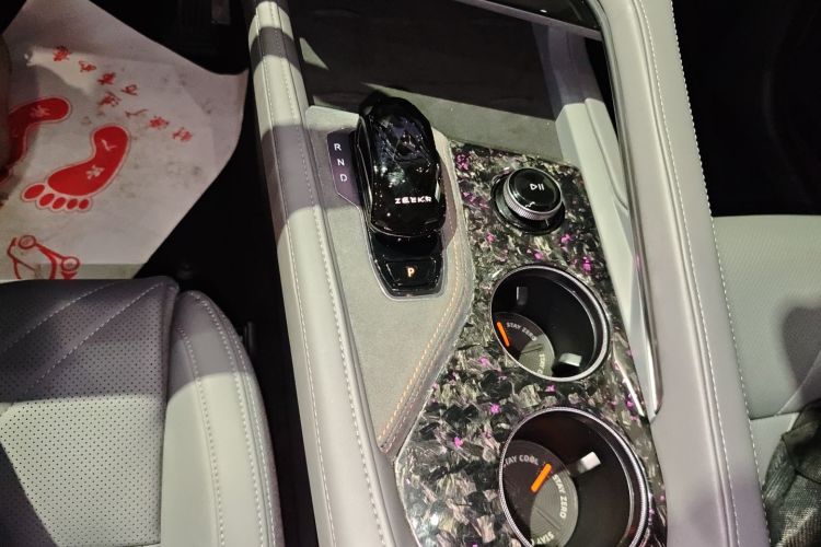 极氪001 2025款 YOU版 100kWh 四驱中控内饰18