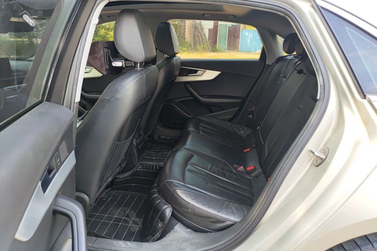 奥迪A4L 2019款 45 TFSI quattro 个性运动版 国V中控内饰21