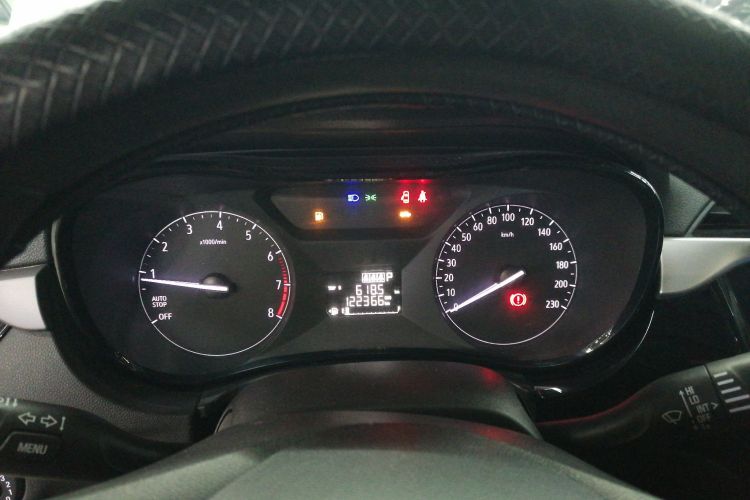 别克 凯越 2018款 15N CVT精英型局部细节14