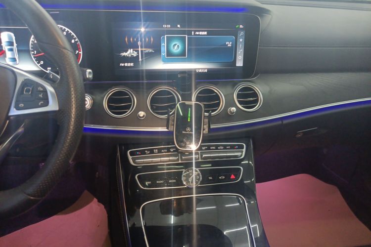 奔驰E级 2016款 E 200 L 运动型中控内饰16