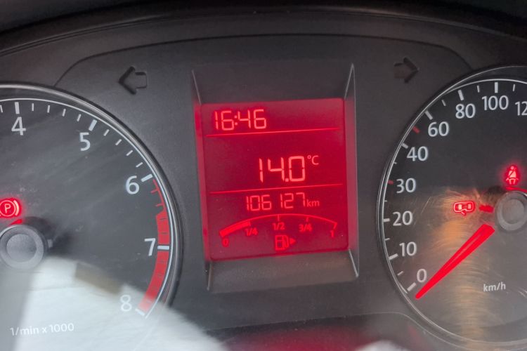 大众 桑塔纳 2013款 1.6L 手动风尚版中控内饰14