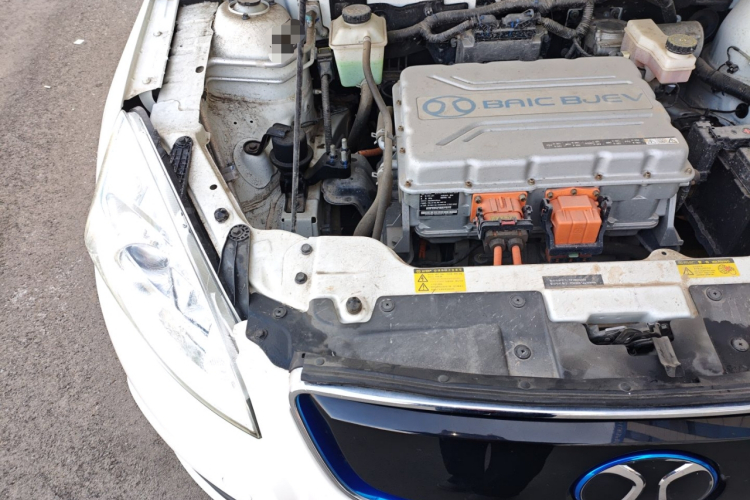 北汽新能源EU 2018款 EU快换乐途版局部细节9006