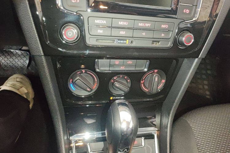 大众 2019款 改款 宝来·传奇 1.5L 自动时尚型 国VI中控内饰16