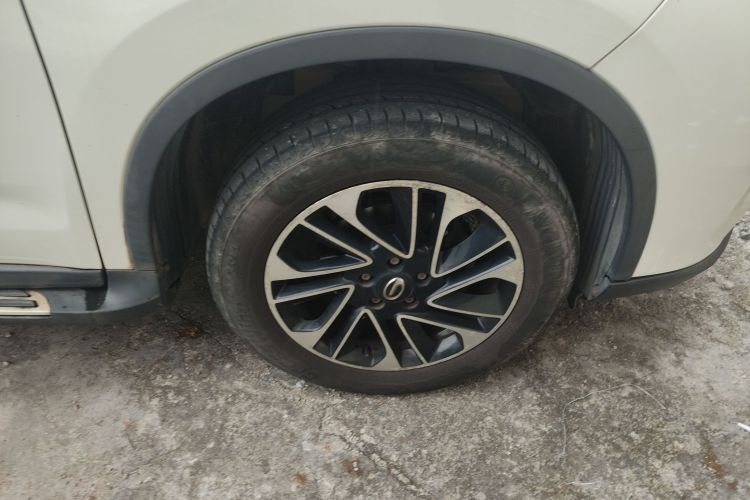 广汽传祺 传祺GS4 2015款 200T G-DCT精英版车身外观10