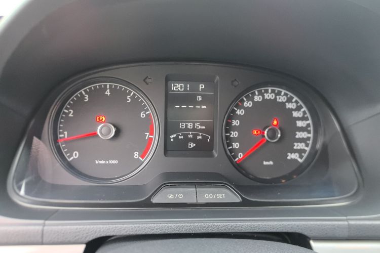 大众 朗逸 2013款 改款经典 1.6L 自动风尚版中控内饰14