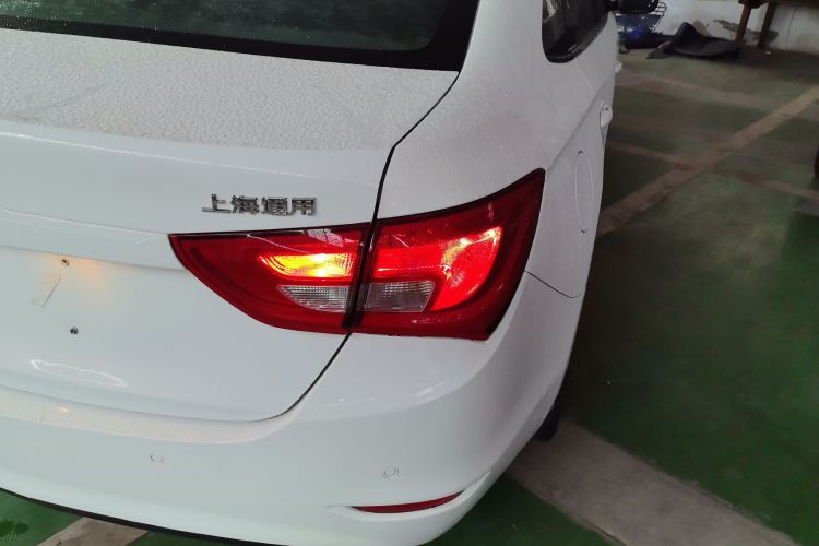 别克 英朗 2015款 15N 自动精英型车身外观9