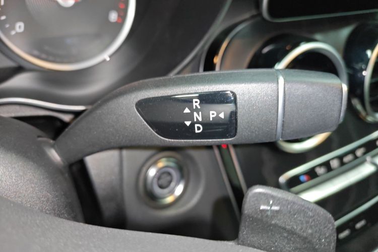 奔驰C级 2019款 C 260 L 运动版中控内饰18