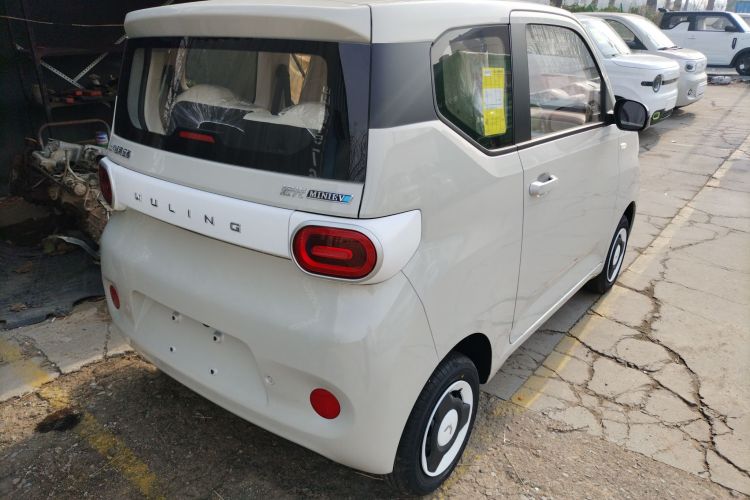 五菱汽车 宏光MINIEV 2024款 第三代 215km 青春版车身外观7