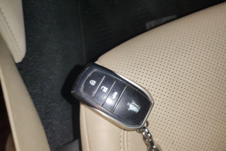 丰田 皇冠 2015款 2.0T 时尚版中控内饰7001