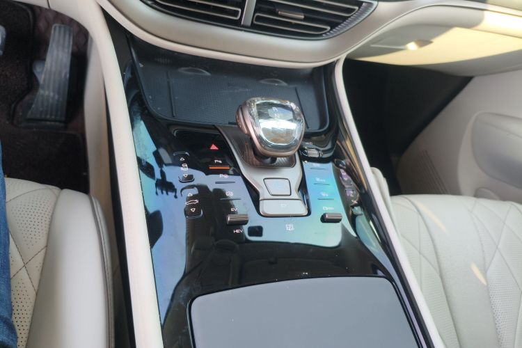 腾势D9 2022款 DM-i 970 四驱旗舰型局部细节18