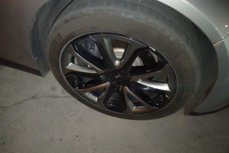 小鹏P7 2022款 625E车身外观10