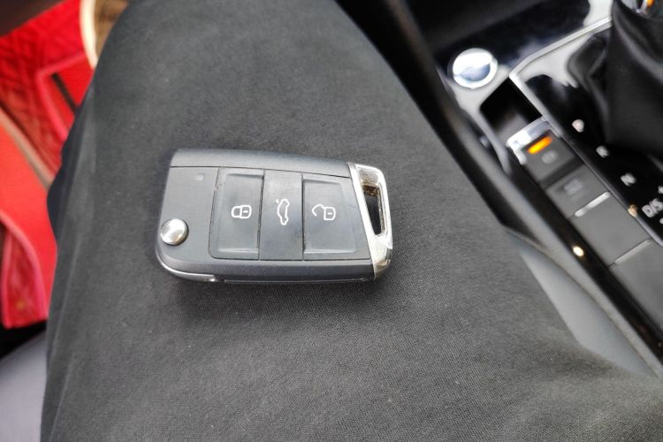 大众 途观L 2020款 330TSI 自动两驱智动豪华版 国VI中控内饰11