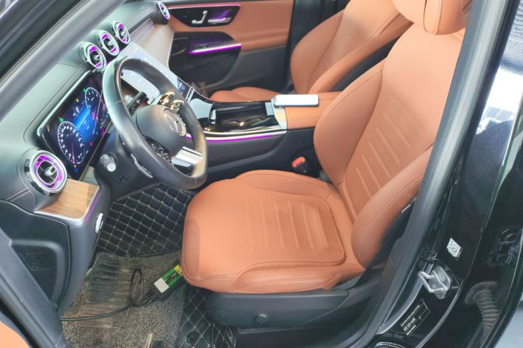 奔驰GLC 2023款 GLC 300 L 4MATIC 动感型 7座中控内饰19