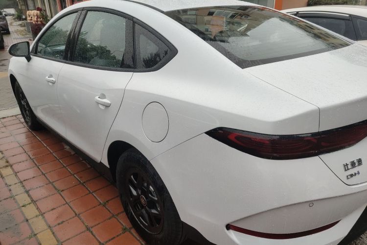 比亚迪 秦PLUS 2025款 DM-i 智驾版 55KM领先型车身外观4