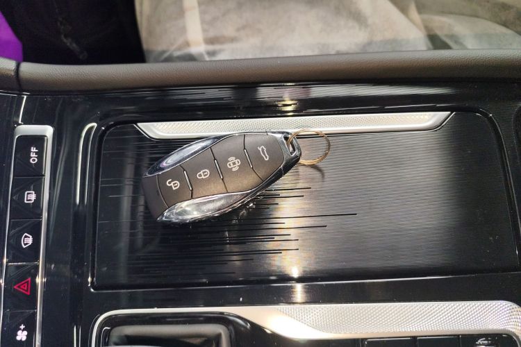 红旗H5 PHEV 2025款 170 超混版中控内饰11