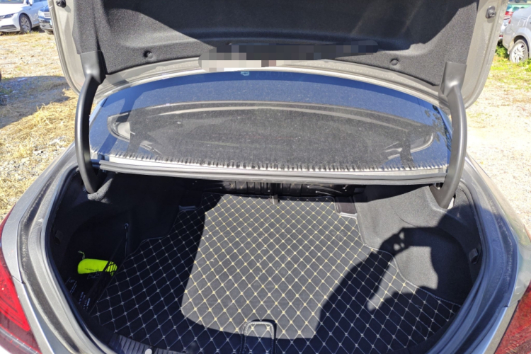 奔驰C级 2019款 C 260 运动版局部细节23