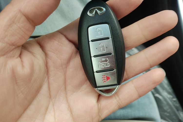 英菲尼迪Q70 2013款 Q70L 2.5L 舒适版中控内饰11