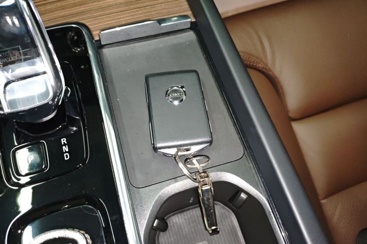 沃尔沃XC60 2023款 B5 四驱智远豪华版中控内饰7001