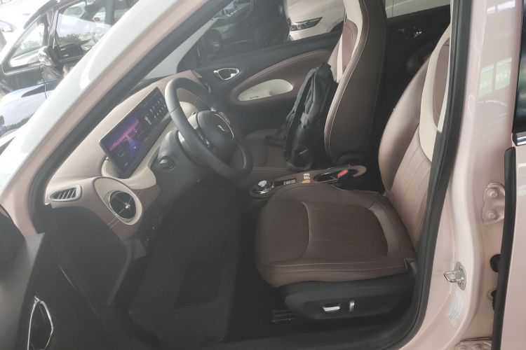 五菱汽车 五菱缤果 2023款 333km 灵犀互联款中控内饰19