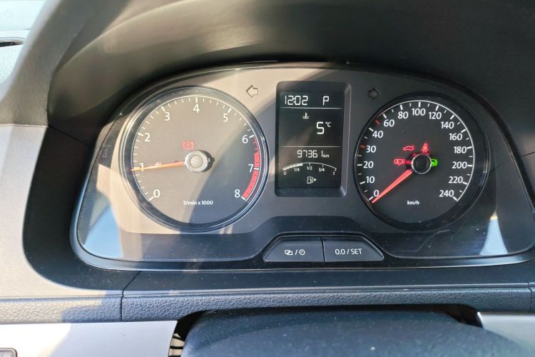 大众 朗逸 2013款 改款经典 1.6L 自动风尚版中控内饰15