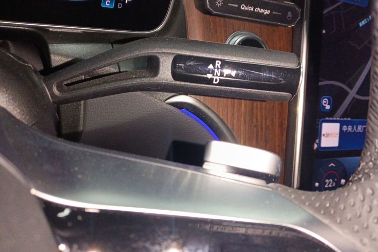 奔驰GLC 2025款 改款 GLC 300 L 4MATIC 动感型 7座局部细节18