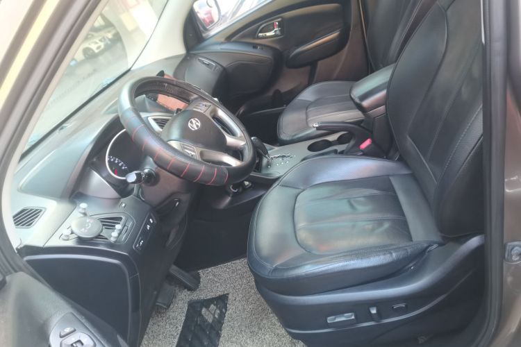 北京现代ix35 2012款 2.0L 自动两驱精英版GLS中控内饰19