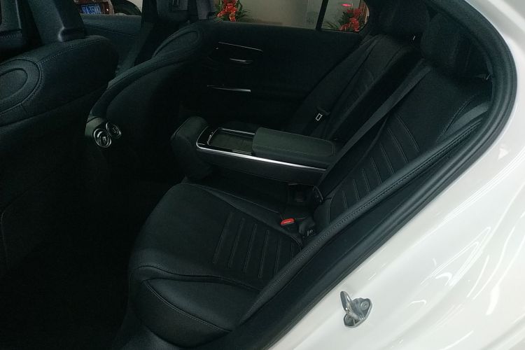 奔驰C级 2023款 改款 C 260 L 运动版中控内饰7004