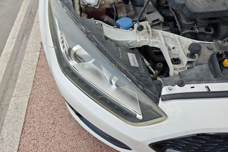 福特 福睿斯 2015款 1.5L 自动舒适型车身外观8