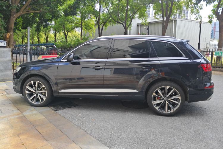 奥迪Q7 2019款 55 TFSI 技术型车身外观4
