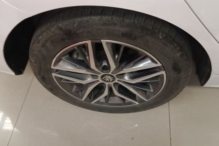 比亚迪 秦PLUS 2024款 荣耀版 EV 510KM领先型车身外观6008