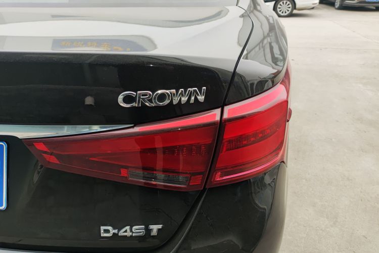 丰田 皇冠 2017款 2.0T 运动版车身外观9