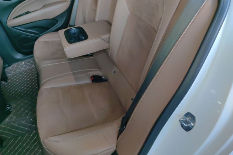 别克 君威 2022款 552T 智享型中控内饰21