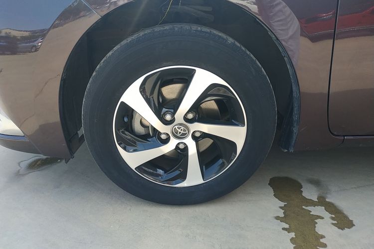 丰田 雷凌 2017款 改款双擎 1.8H GS E-CVT精英天窗版 国V车身外观35