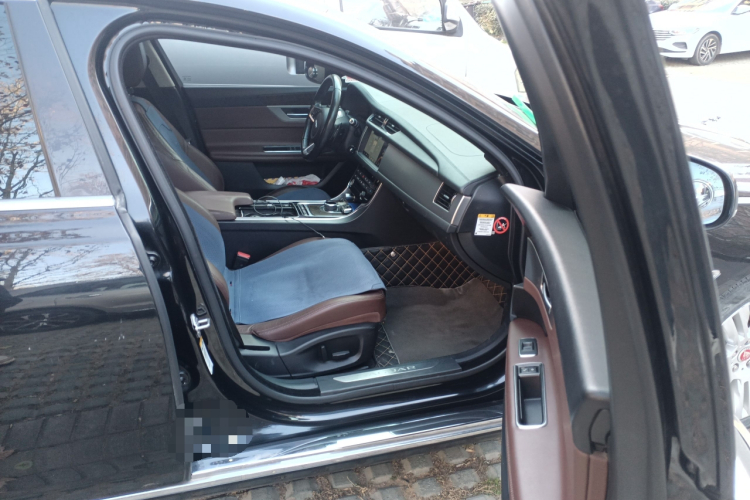 捷豹XFL 2018款 XFL 2.0T 250PS 豪华版局部细节9005