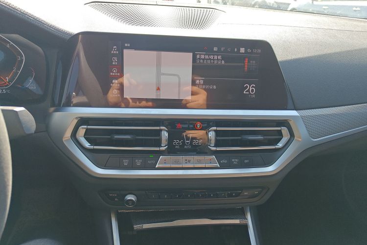 宝马3系 2020款 改款 325i M运动曜夜套装中控内饰16