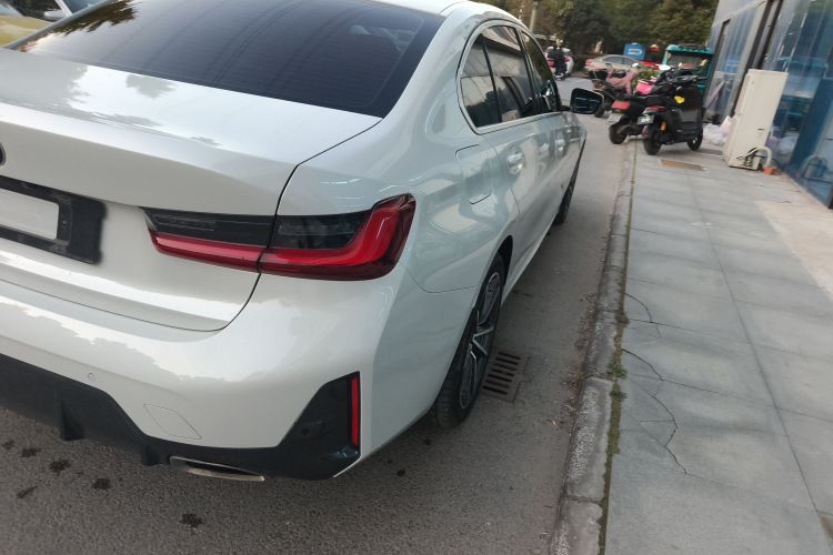 宝马3系 2023款 320Li M运动套装车身外观9