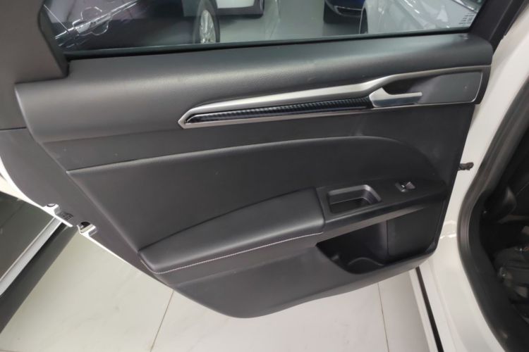 福特 蒙迪欧 2020款 EcoBoost 200 时尚型中控内饰7008