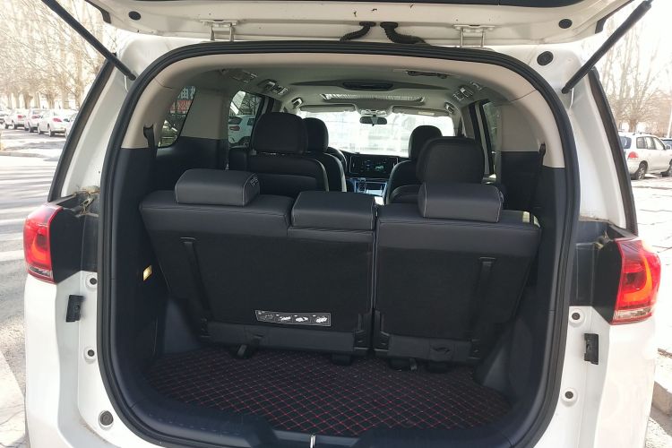 广汽传祺 传祺M8 2023款 领秀系列 390T 尊享版机舱底盘23