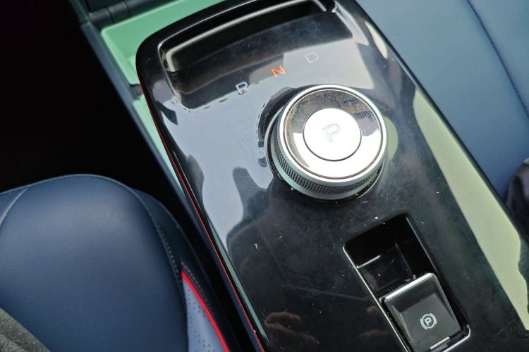 吉利几何E萤火虫 2022款 401KM 玲珑虎 4座局部细节18