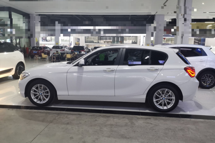 宝马1系(进口) 2015款 118i 领先型车身外观4