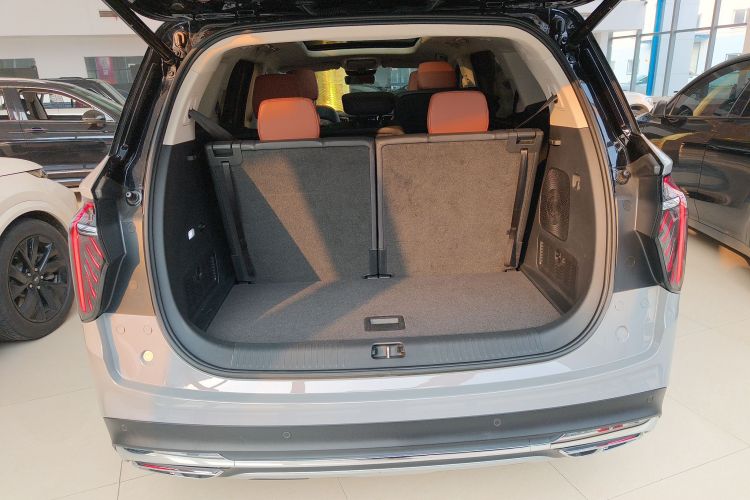 红旗HS7 2023款 2.0T 自动四驱旗领版 七座机舱底盘23