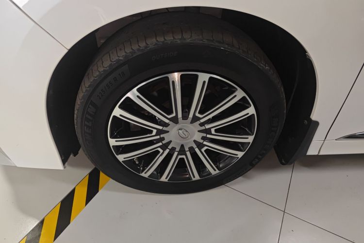 广汽传祺 传祺M8 2021款 领秀系列 390T 尊贵版车身外观6007