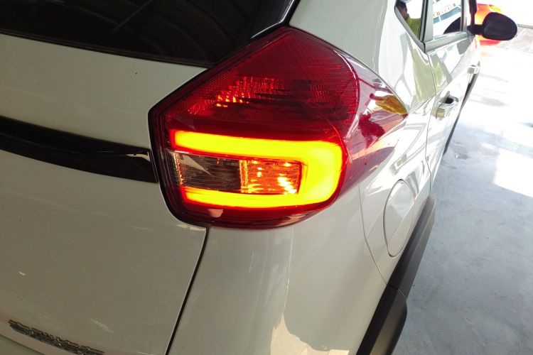 奇瑞 瑞虎3X 2024款 1.5L CVT卓越版车身外观9