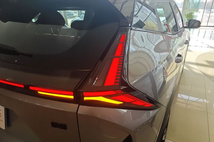 吉利汽车 博越 2026款 1.5TD 挚爱车身外观9